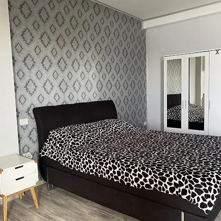 Apartment Mamaia Studio By The *